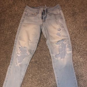 Light washed distressed jeans